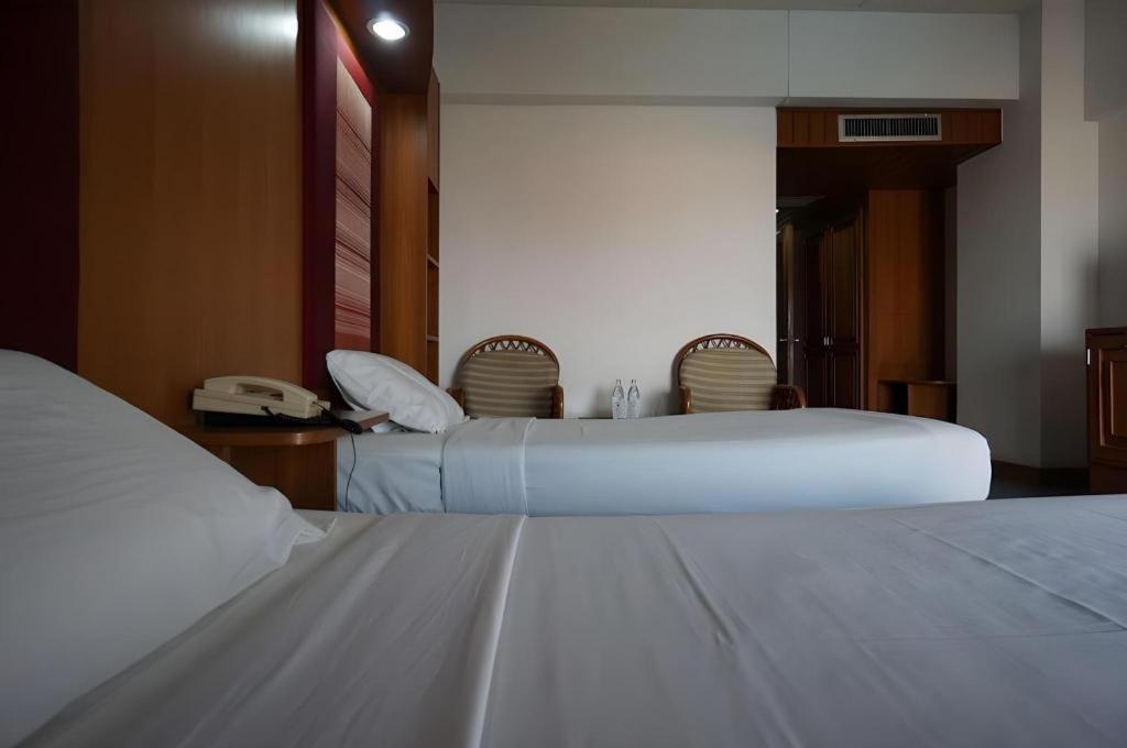 Pailyn Phitsanulok Hotel Buitenkant foto