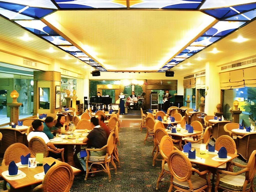 Pailyn Phitsanulok Hotel Buitenkant foto