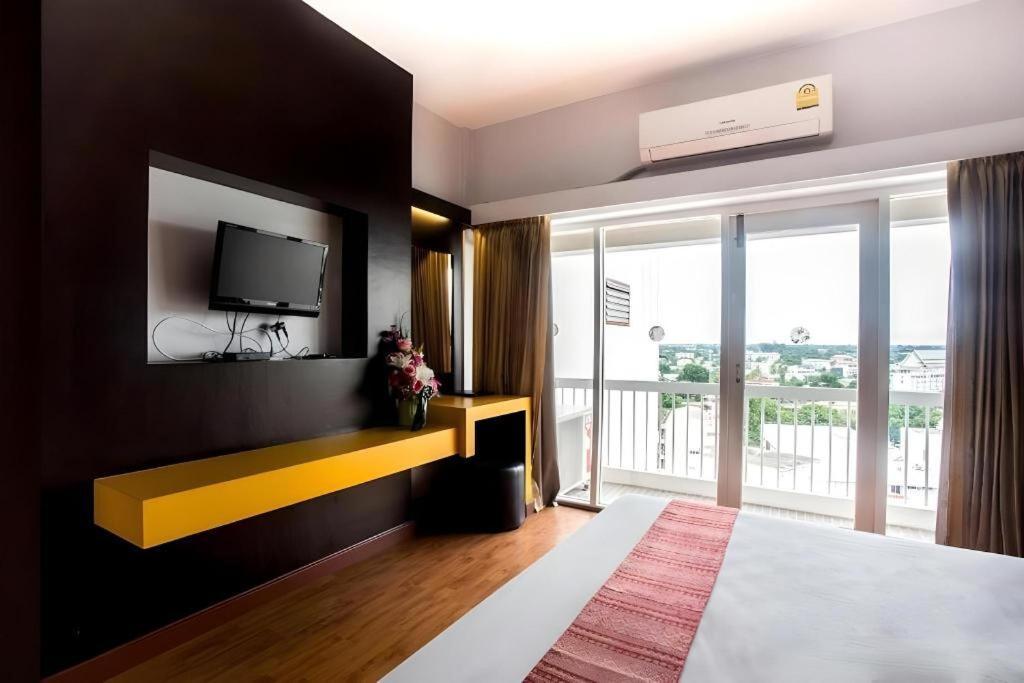 Pailyn Phitsanulok Hotel Buitenkant foto