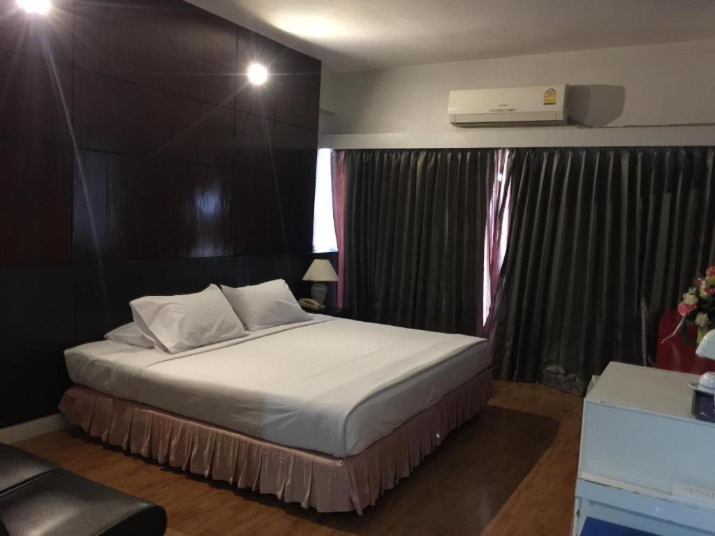 Pailyn Phitsanulok Hotel Buitenkant foto