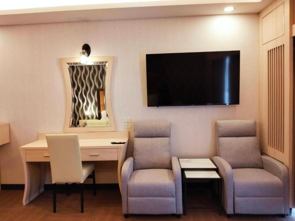 Pailyn Phitsanulok Hotel Buitenkant foto