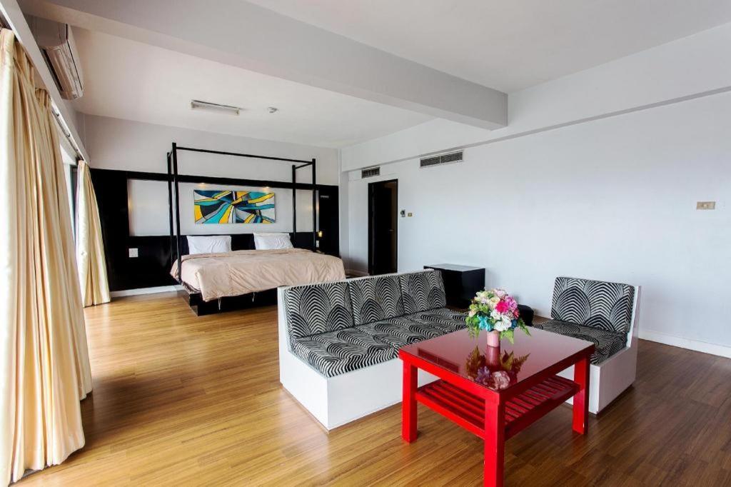 Pailyn Phitsanulok Hotel Buitenkant foto