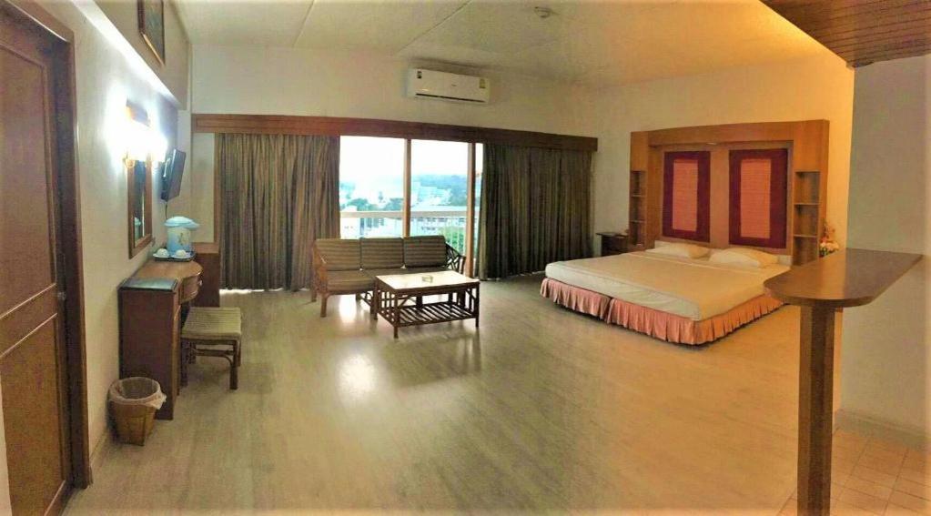 Pailyn Phitsanulok Hotel Buitenkant foto