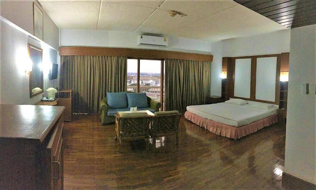 Pailyn Phitsanulok Hotel Buitenkant foto