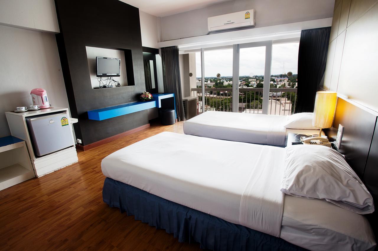 Pailyn Phitsanulok Hotel Buitenkant foto